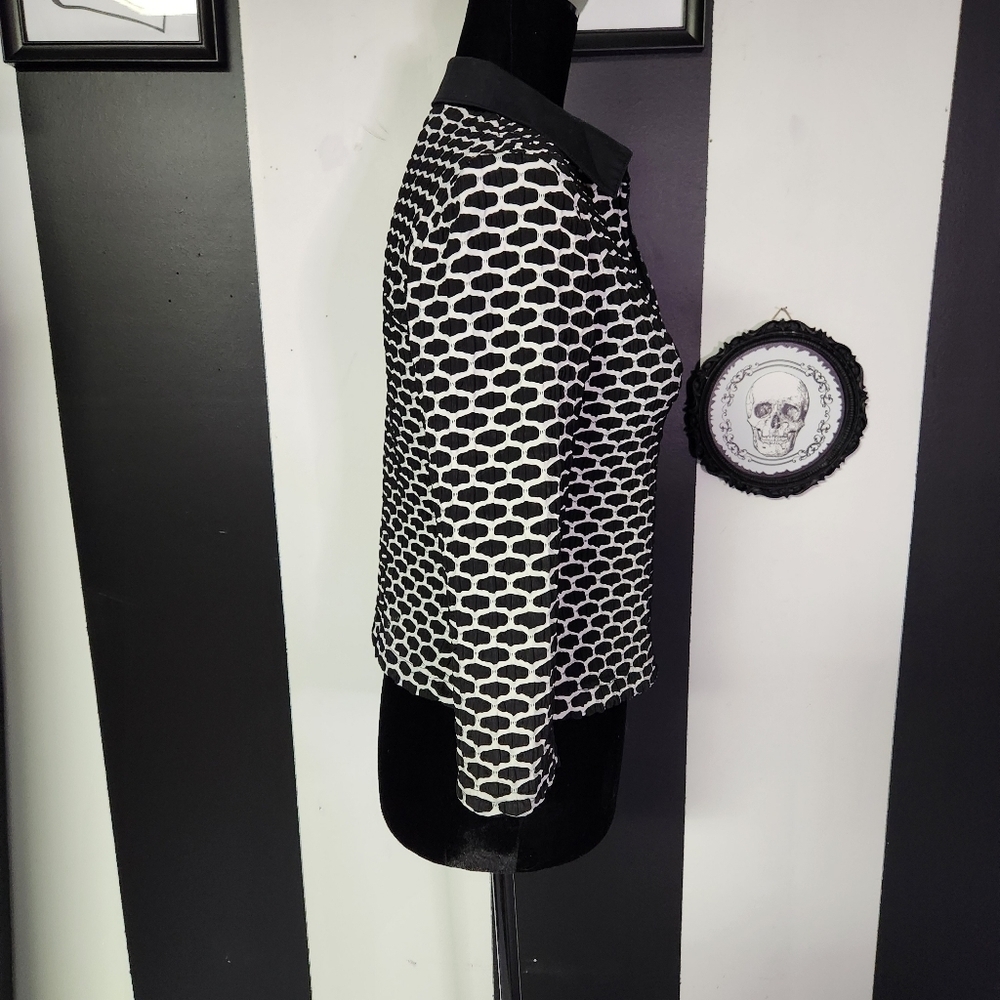 Abstract honeycomb jacket - Picture 3 of 6